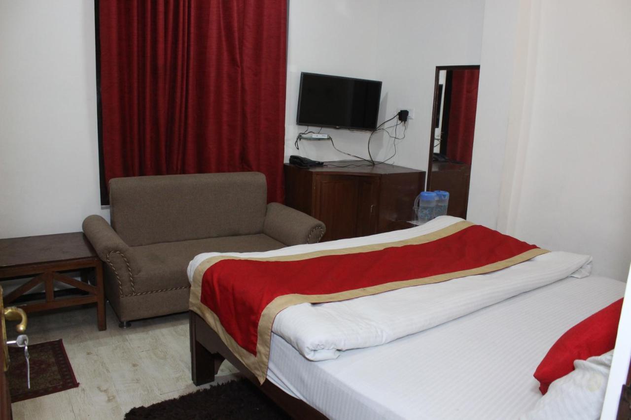 Hotel Dolls Inn Nainital Exteriör bild